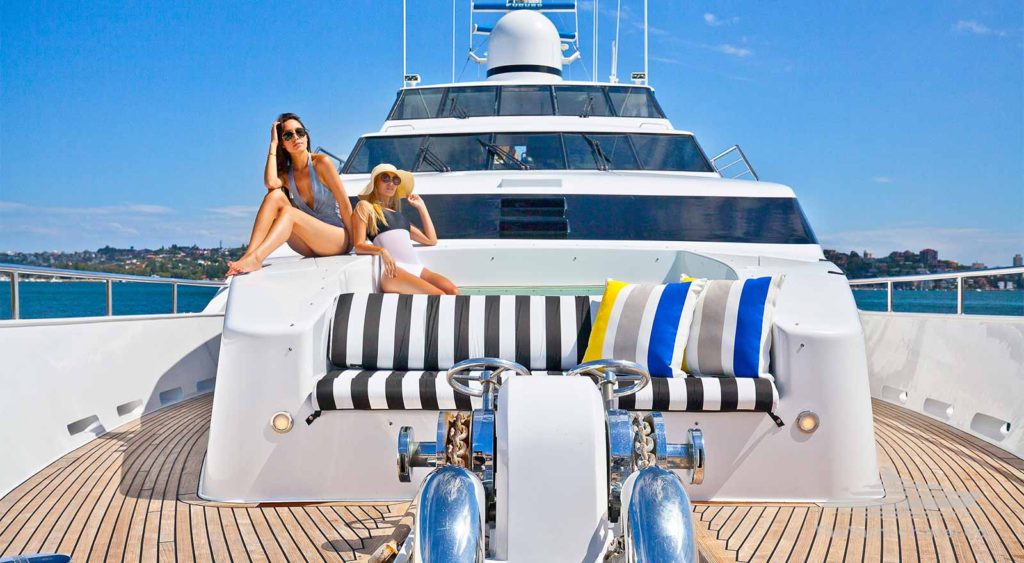 Oscar 2 yacht hire whitsundays