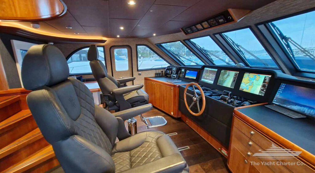 Yacht AURORA